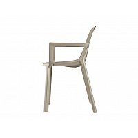 PIÙ A chair